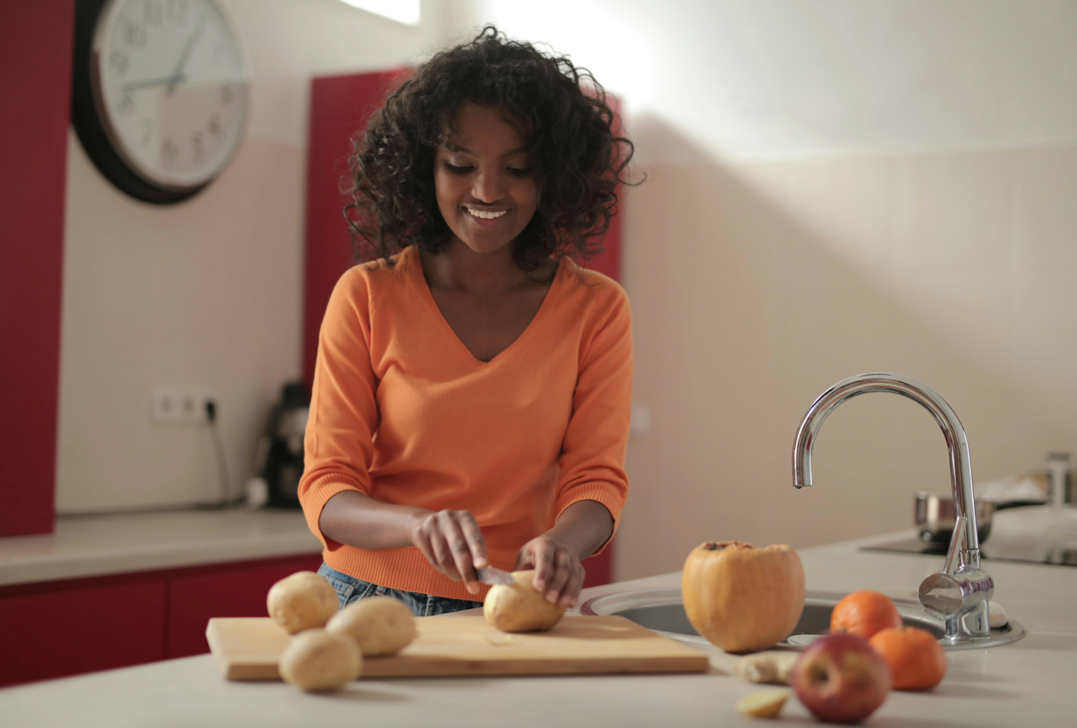 Woman preparing food, intermittent fasting the healthy way